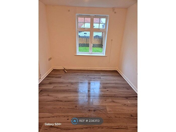 2 Bedroom Flat To Rent In Thamesmead, London, SE28