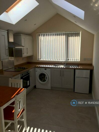 Studio To Rent In Hall Green, Birmingham, B28