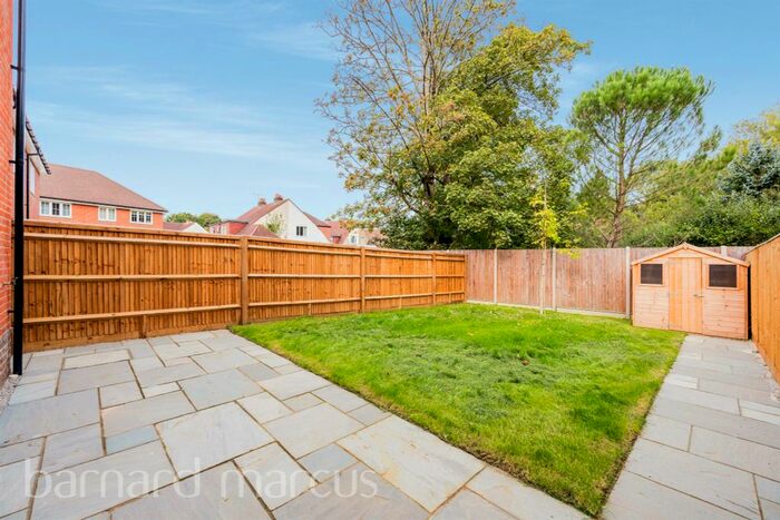 3 Bedroom Semi-Detached House For Sale In Whyteleafe Road, Caterham, CR3