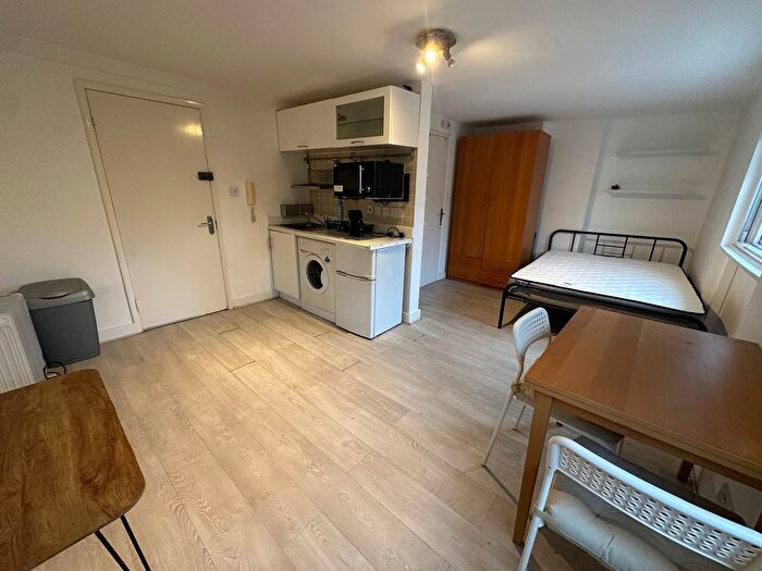 Studio To Rent In Oaklands Grove, London, W12