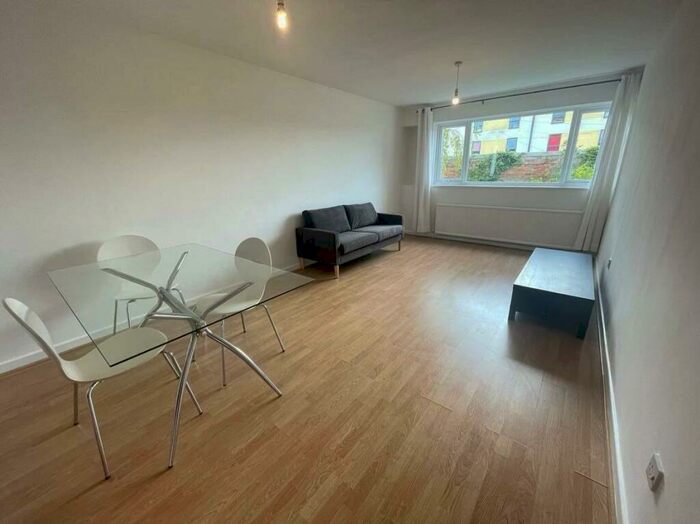 2 Bedroom Apartment To Rent In Cowper Place, Roath, Cardiff, CF24