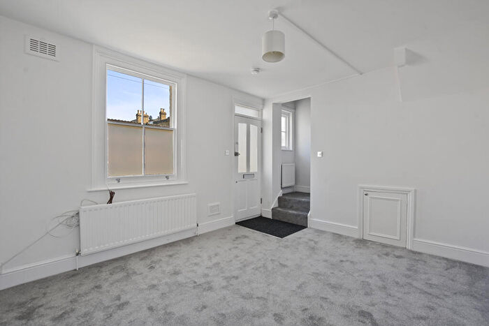 1 Bedroom Maisonette To Rent In Woodside Cottages (), Fortis Green, N2