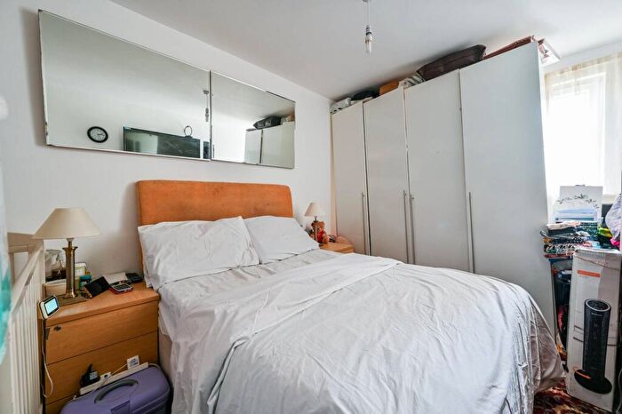 1 Bedroom Flat For Sale In Erwood Road, Charlton, London, SE7