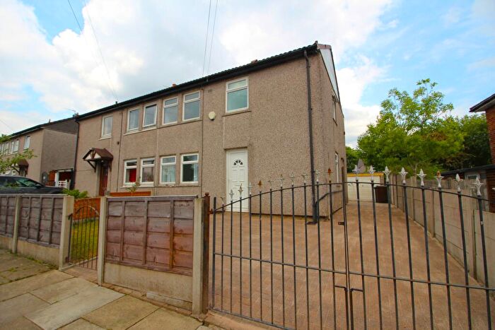 3 Bedroom Semi-Detached House To Rent In Collen Crescent, Bury, BL8
