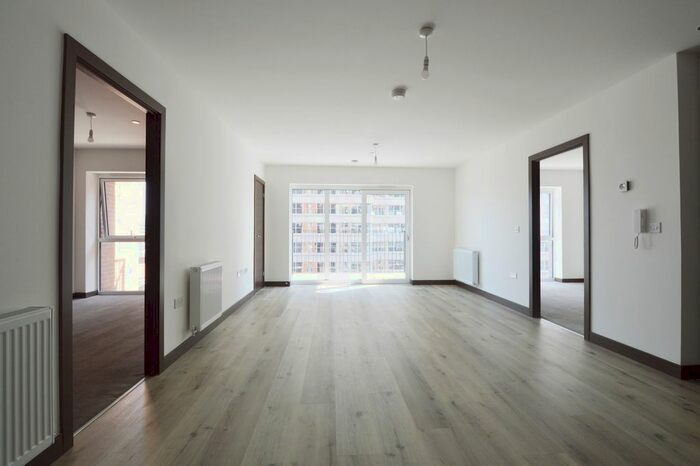 2 Bedroom Flat To Rent In Victoria Avenue, Southend On Sea, SS2