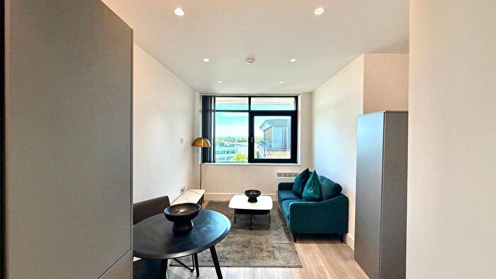 1 Bedroom Flat To Rent In New Horizons Court, Brentford, TW8