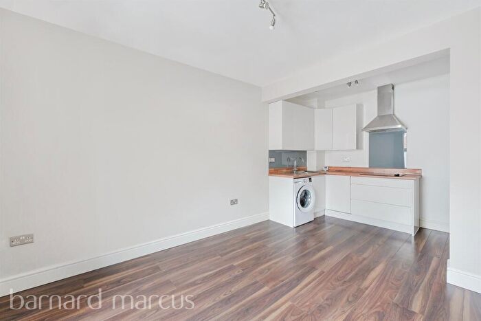 1 Bedroom Flat For Sale In Garlands Road, Redhill, RH1
