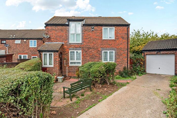 3 Bedroom Detached House For Sale In Shipwright Road, London, SE16