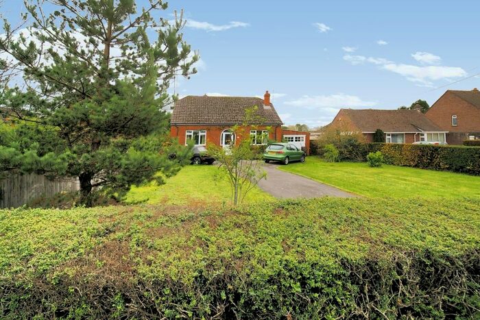 3 Bedroom Detached House For Sale In Countess Road, Amesbury, Salisbury, SP4
