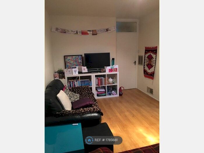 2 Bedroom Flat To Rent In Priory Court, London, E9