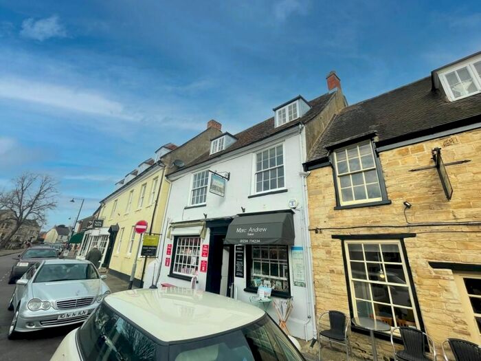 2 Bedroom Flat To Rent In Market Place, Olney, MK46