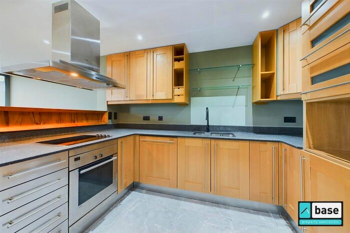 2 Bedroom Flat To Rent In Garden Walk, Shoreditch, EC2A
