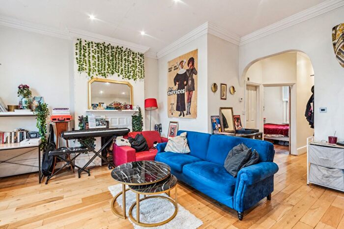 2 Bedroom Flat To Rent In Chiswick High Road, Bedford Park, W4