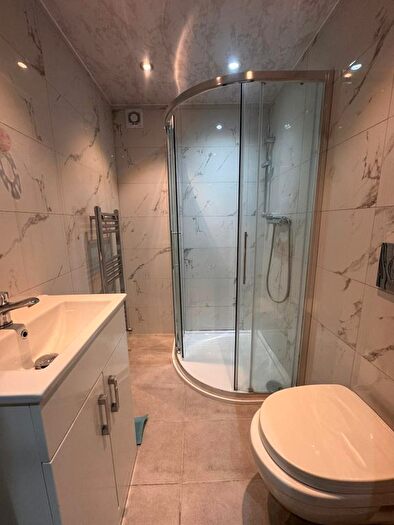 Terraced House To Rent In Uxbridge Road, Hayes, Middlesex, UB4