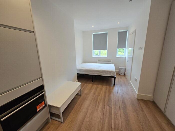 Studio To Rent In St Andrews Road, London, NW11