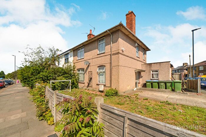 4 Bedroom Semi-Detached House For Sale In Eltham Hill, London, SE9