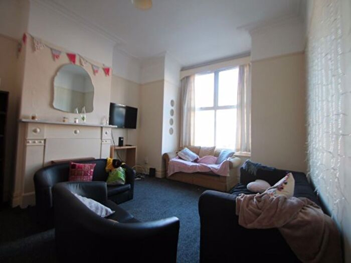 7 Bedroom Semi-Detached House To Rent In Brudenell Avenue, Leeds, LS6