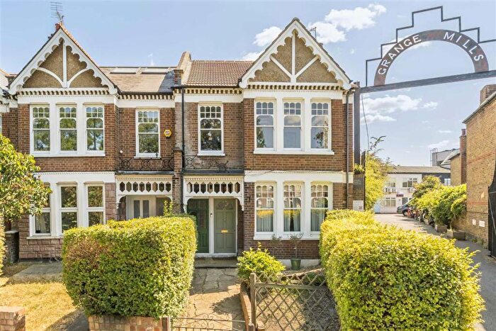 3 Bedroom Flat For Sale In Weir Road, Balham, SW12