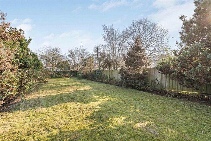 4 Bedroom Semi-Detached House For Sale In Chambers Lane, NW10