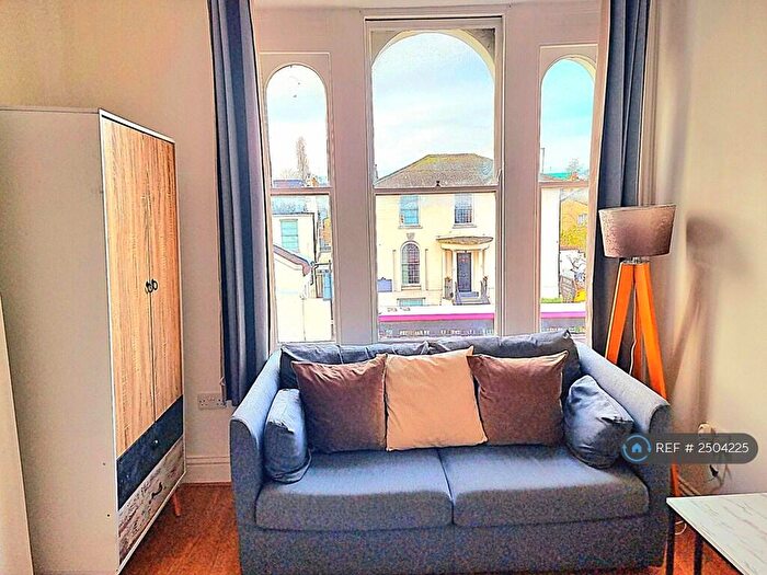 1 Bedroom Flat To Rent In Grove Road, London, E3