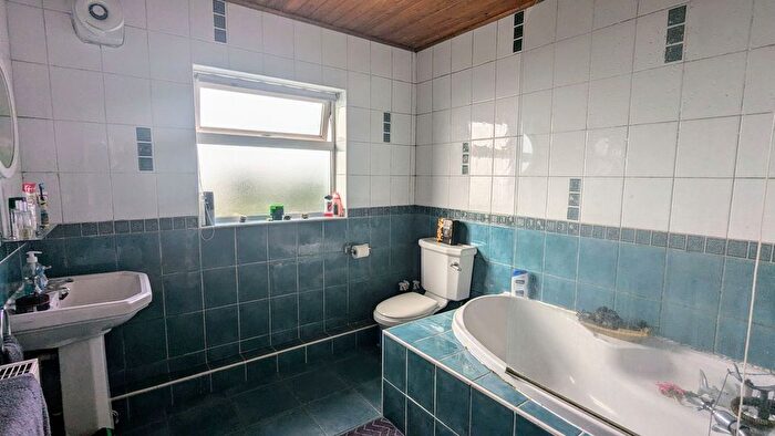 2 Bedroom Semi-Detached House For Sale In Chequer Lane, Upholland, WN8