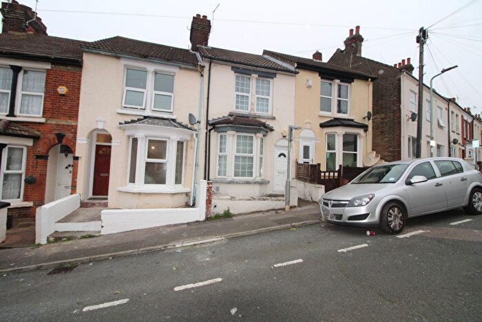 3 Bedroom Terraced House To Rent In Chatsworth Road, Gillingham, ME7