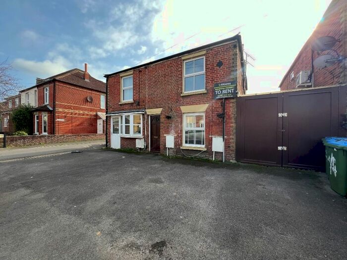 1 Bedroom Flat To Rent In Kingston Road, Shirley, Southampton, SO15