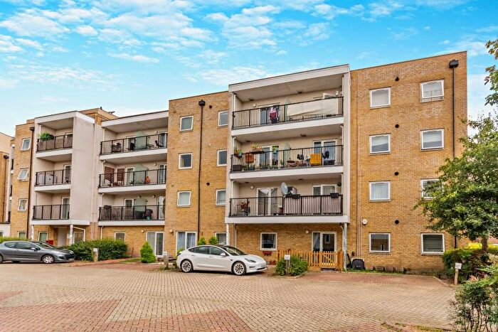 2 Bedroom Flat To Rent In Truesdales, Ickenham, Uxbridge, UB10