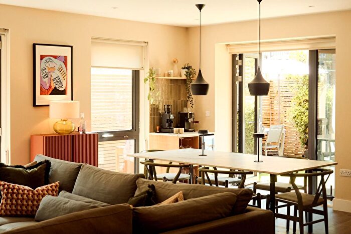 3 Bedroom Flat For Sale In Pipit Drive, Putney, London, SW15