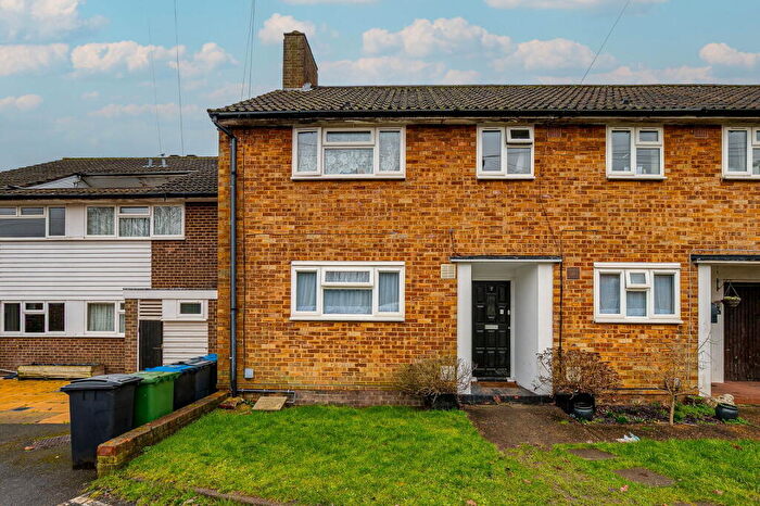 2 Bedroom Maisonette For Sale In Tedder Close, Chessington, KT9