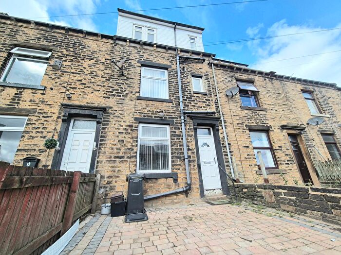4 Bedroom Terraced House To Rent In Staverton Street, Halifax, HX2