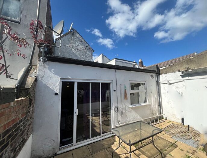 1 Bedroom Flat For Sale In B Kingston Road, Portsmouth, Hampshire, PO2