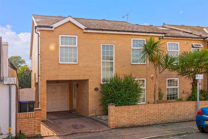 3 Bedroom Semi-Detached House To Rent In Selden Lane, Worthing, BN11