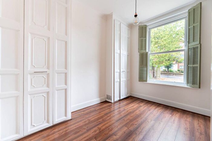 2 Bedroom Flat For Sale In Willesden Lane, Brondesbury Park, London, NW2