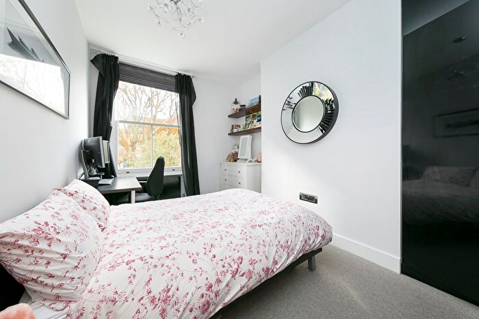 2 Bedroom Flat To Rent In Onslow Road, Richmond, TW10