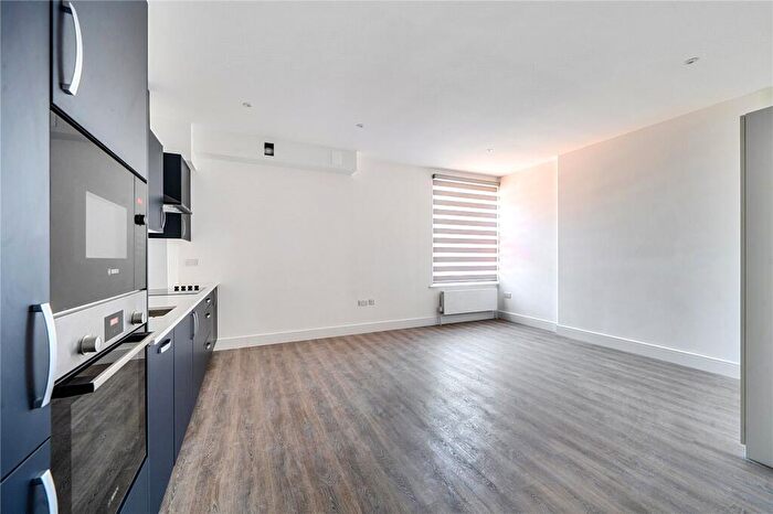 1 Bedroom Apartment To Rent In Shoot Up Hill, London, NW2