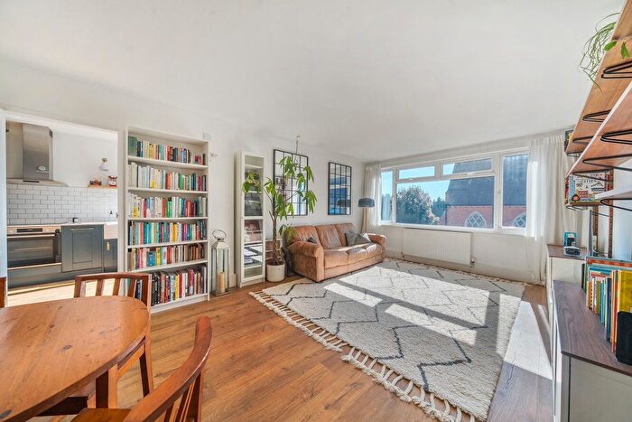 2 Bedroom Flat For Sale In Augustus Road, Southfields, SW19