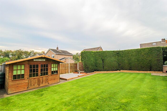 2 Bedroom Detached Bungalow For Sale In Cleveland Garth, Lupset Park, Wakefield, WF2