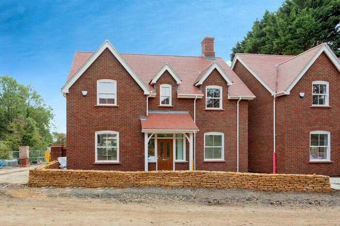 3 Bedroom Detached House For Sale In Roade Hill, Ashton, Northampton, NN7