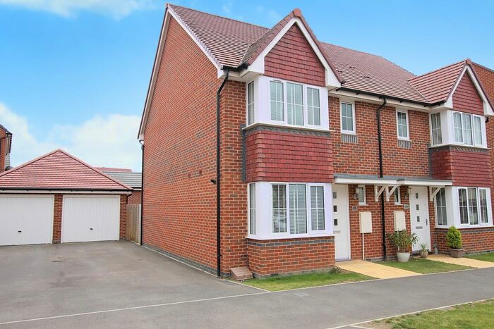 3 Bedroom Semi-Detached House To Rent In Benjamin Gray Drive, Littlehampton, BN17