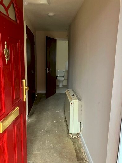 2 Bedroom Semi-Detached Bungalow To Rent In Halls Court, LN4