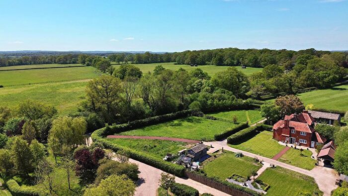 3 Bedroom Property For Sale In Wildmoor Lane, Wildmoor, Sherfield On Loddon, RG27