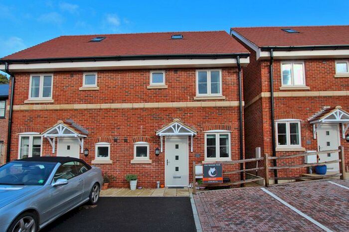 3 Bedroom Village House To Rent In Station Road, Sway, SO41