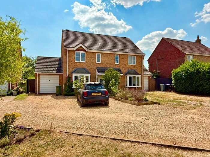 3 Bedroom Semi-Detached House For Sale In Recently Refurbished - Backing Onto Fields, NG33