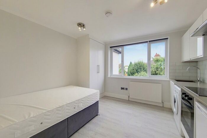 Studio To Rent In The Drive, London, NW11
