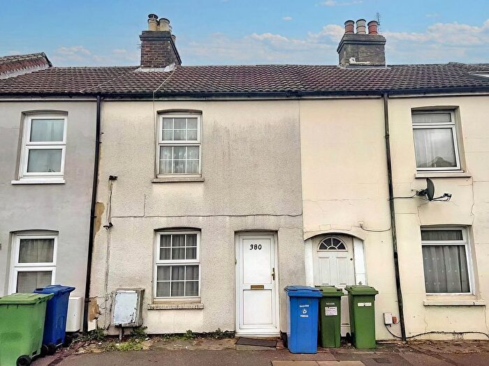 2 Bedroom Terraced House To Rent In High Street, Aldershot, GU12