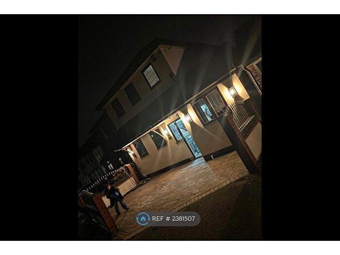 3 Bedroom Semi-Detached House To Rent In London, London, RM11