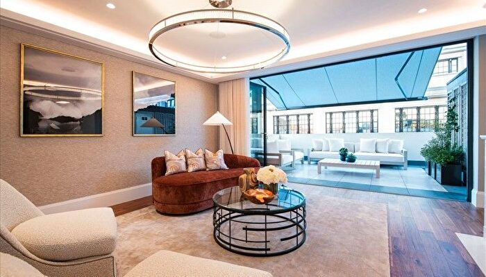 3 Bedroom Flat To Rent In Flat, - Young Street, London, W8