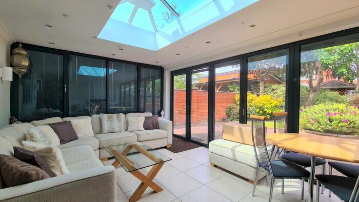 4 Bedroom Semi-Detached House To Rent In Ferndale Avenue, Hounslow, TW4