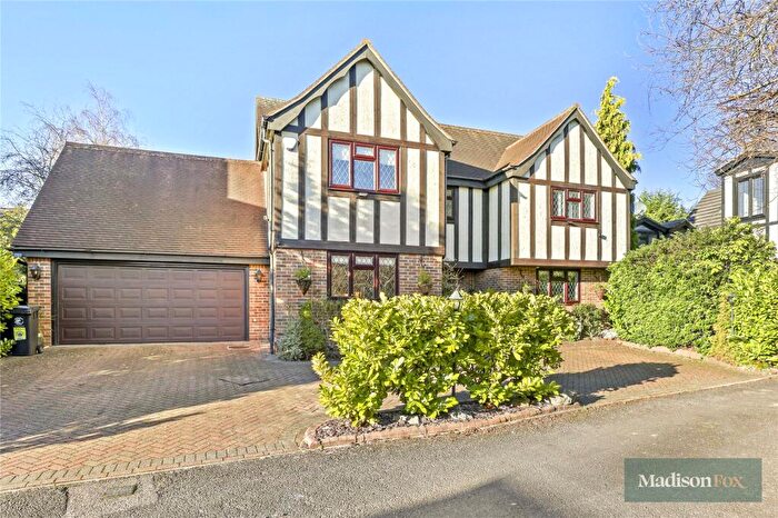 4 Bedroom Detached House For Sale In Cloverleys, Loughton, Essex, IG10